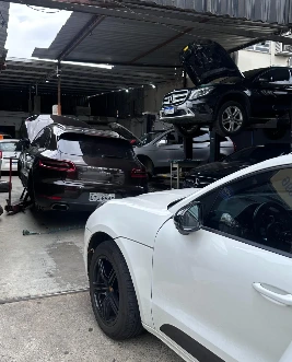 Estrutura da Power Racer com veículos nacionais e importados